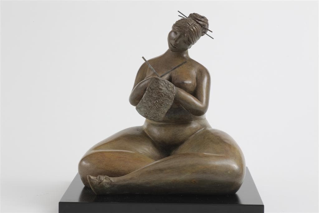 Alida Bronze Sculptures Relaxation